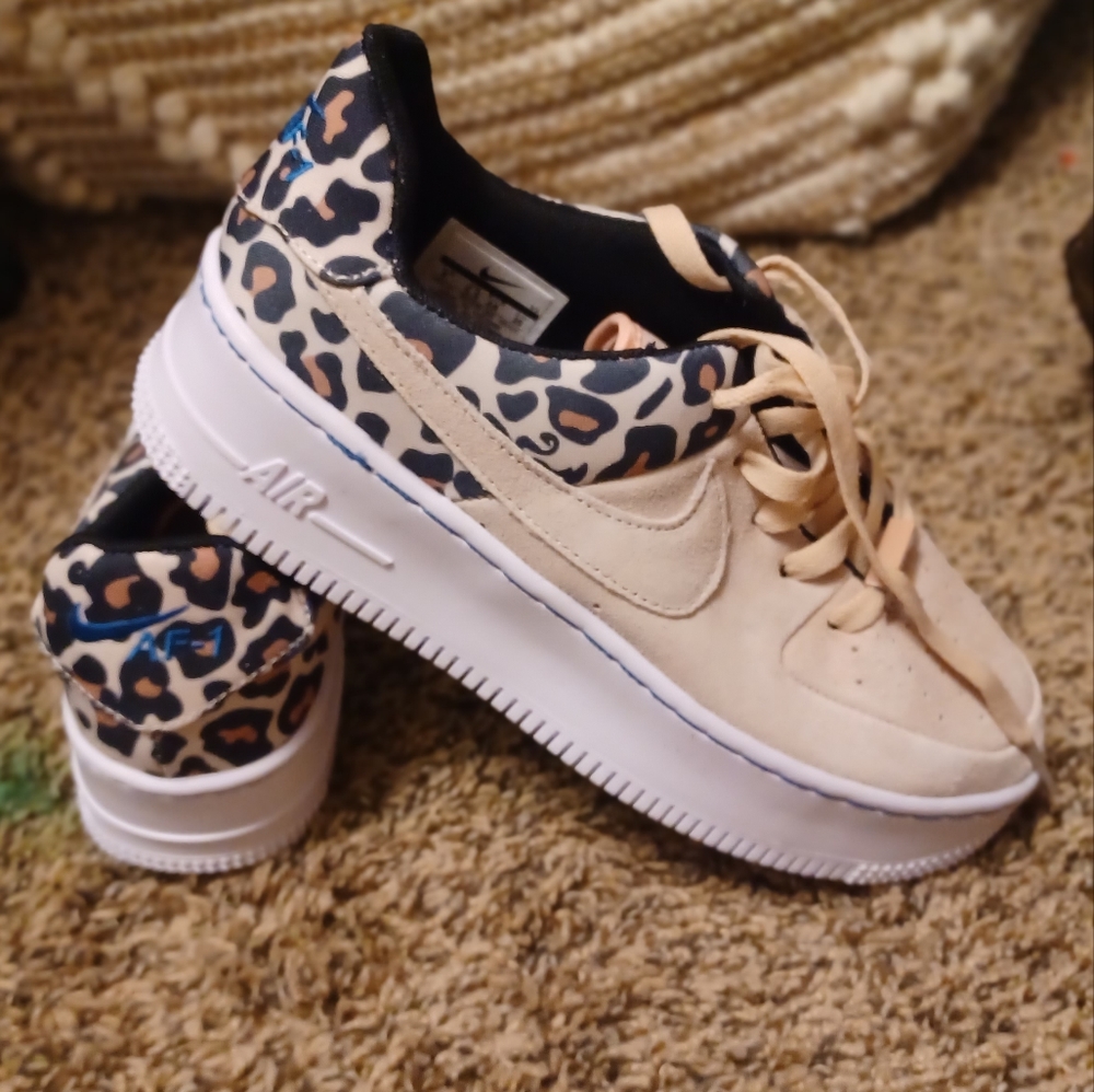 Nike leopard 7.5